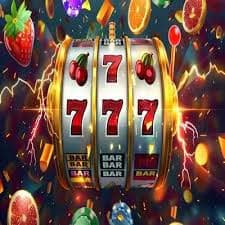 n777 အွန်လိုင်း စလော့ Slot Machine Reels Symbols Paylines Free Spin Bonus Feature မြန်မာ ကစားသမားများ MMK ဆုငွေ ရရှိနေသောမြင်ကွင်း